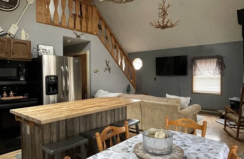 Markey Township Ski Chalet | Chalet, centrally located near Higgins and Houghton Lake