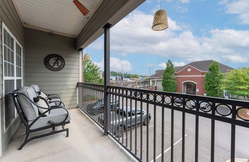Tuscaloosa Condo | Champions Retreat | Sleeps 7 | Near Bryant-Denny