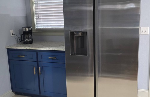 Tifton House | Charge the car! 🚗,WiFi 📶, and close to Tift Regional Medical center. Midterm