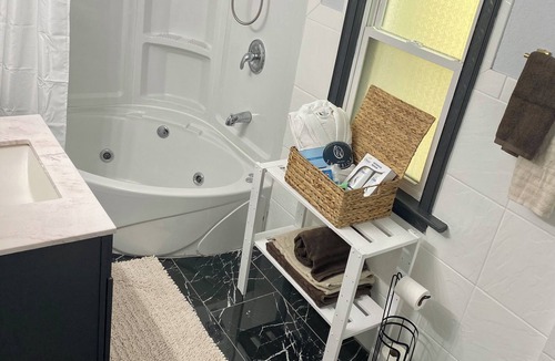 Toledo House | Charming 1-3 Bedroom Retreats with Spa Perks.