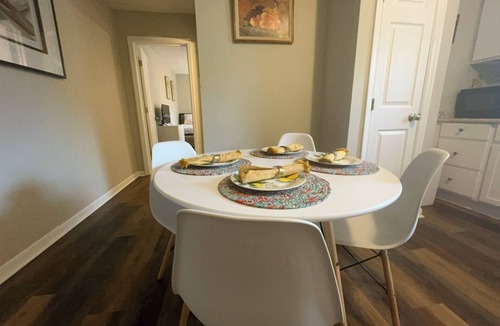 Remerton Apartment | Charming 1-bedroom 2 Queen Bed,1 sofa bed Apartment in Valdosta!