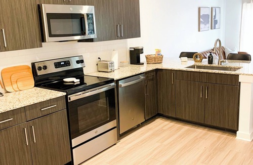 Boulevard Heights Apartment | Charming 1-bedroom apartment in fabulous Grant Park.