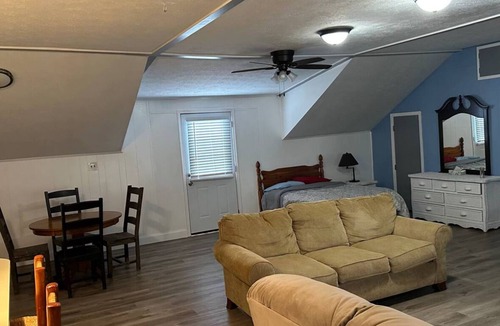 Clinton Apartment | Charming 1-bedroom apartment in Clinton, MS with AC, WiFi. Close to restaurants