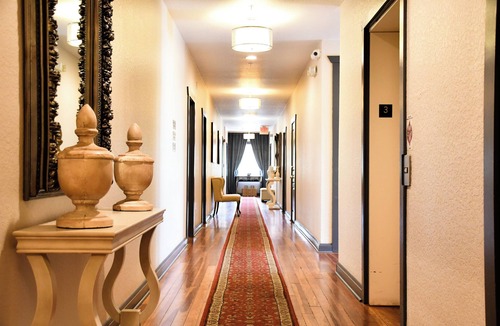 DeLand Hotel | Charming 1-bedroom hotel with WiFi, AC in wonderful DeLand