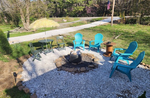 Winslow Cottage | Charming 1-bedroom Tiny Home with WiFi and AC along White River