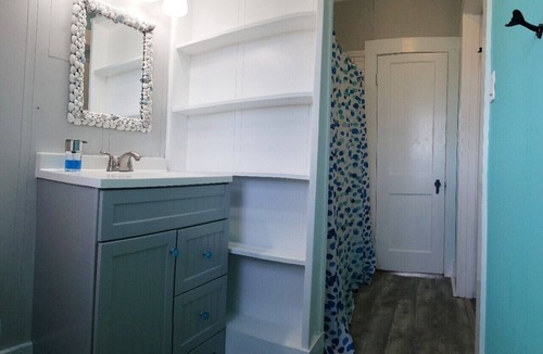 Shelbyville House | Charming 1 bedroom house in relaxing Shelbyville close to Toledo Bend Lake.