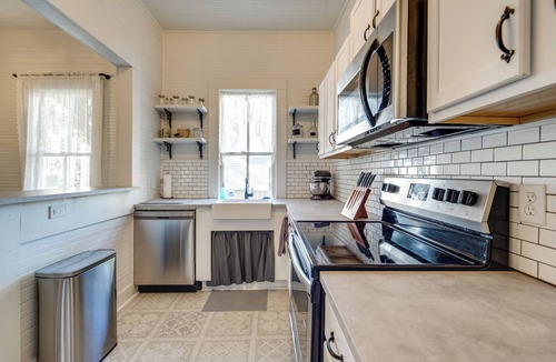 Historic District House | Charming 100-Year-Old Home < 1 Mi to Downtown