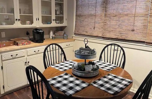 Laurel House | Charming 1930's Euclid Ave Bungalow