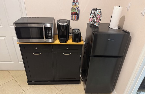 Plymouth House | Charming 2-bedroom apartment in house with AC, WiFi included
