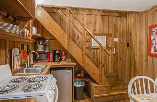 Bruno Cabin | Charming 2-bedroom cabin just 3 miles from the Buffalo River- Redcloud Cabin