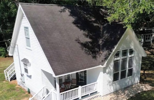 Fairhope Cottage | Charming 2-Bedroom Cottage Nestled Under Oak Trees