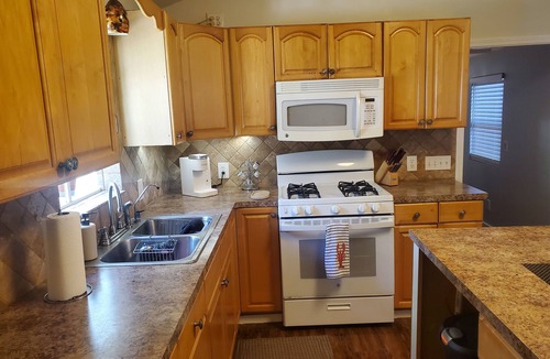 Greenwood House | Charming 2-bedroom house with plenty of room for family and friends.