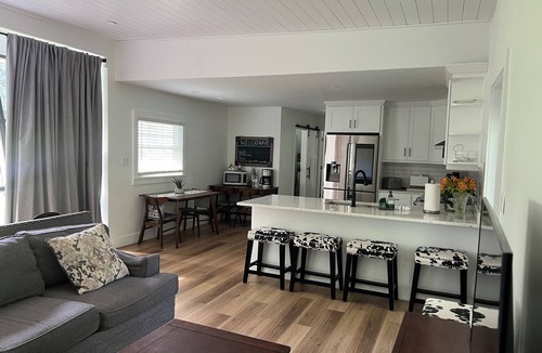 Griffin House | Charming 2-bedroom house with AC, WiFi in Griffin