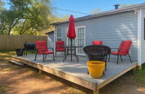 Griffin House | Charming 2-bedroom house in Griffin with AC