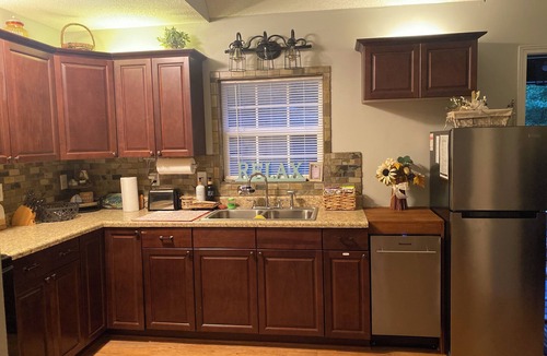 Sylacauga House | Charming 2-bedroom lake cottage with kayaks