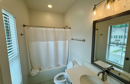 Auburn House | Charming 2-bedroom townhome with AC, WiFi in delightful Auburn