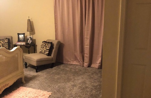Auburn House | Charming 2-bedroom townhome in welcoming Auburn with AC, WiFi, 1897 Sqare feet