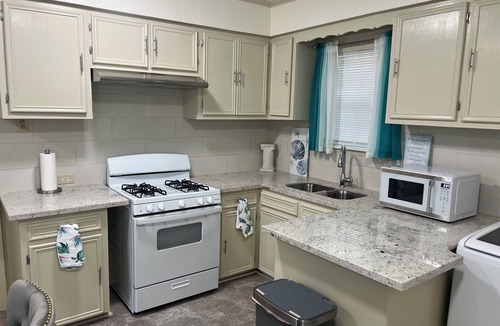 Highlands - Perkins House | Charming 2-bedroom house only 4 minutes from the gates of LSU.