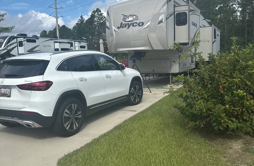 Baker County House | Charming 2-bedroom RV w full access to Beach tiki barpool 30 min Jacksonville