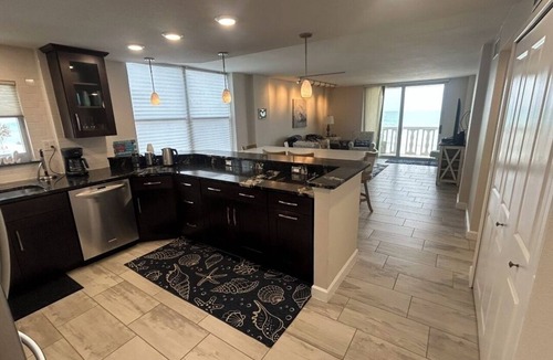 Roberta Heights Condo | Charming 2-bedroom condo in wonderful Ormond Beach with pool, WiFi, Smart TVs