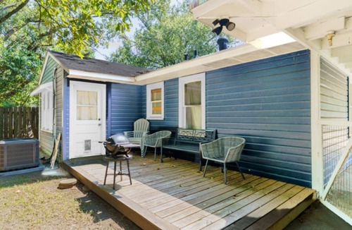 West Monroe Cottage | Charming 2-bedroom cottage in nice West Monroe with WiFi, AC