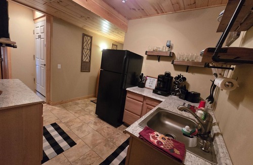 Williamsburg House | Charming 2-bedroom 1,200 sqft Countryside Suite, sleeps 7.