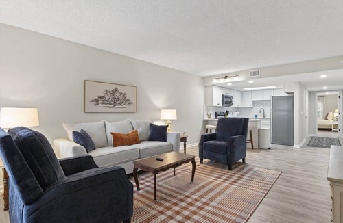 Auburn House | Charming 2BR/2BA Condo - Steps from Auburn Campus