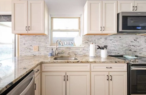 Ocean City House | Charming 3-bedroom house with WiFi and AC in fabulous Fort Walton Beach
