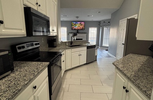 Gunter Afs House | Charming 3 bedroom 2 bath Home Oasis - Pool View, AC, and WiFi