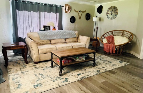 Baker Other | Charming 3-bedroom Farmhouse in Baker