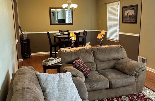 Tuscaloosa House | Charming 3-bedroom house with AC, WiFi in lovely Tuscaloosa-1 mile from campus