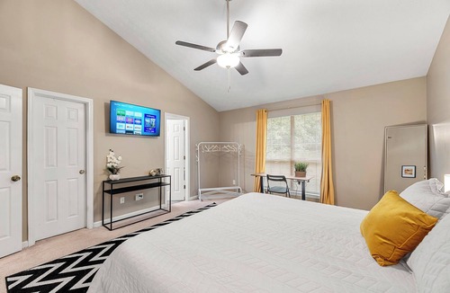 Ellenwood House | Charming 3-bedroom house only 20 minutes to downtown and 15 minutes to airport