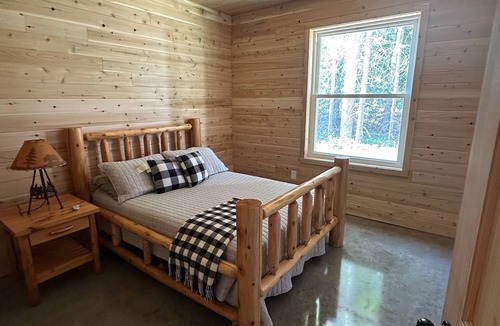 Kincheloe House | Charming 3-bedroom house with AC and WiFi in Pickford