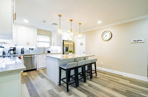 Kenner - Louis Armstrong International Airport House | Charming 3-bedroom house with AC and WiFi in awesome Kenner