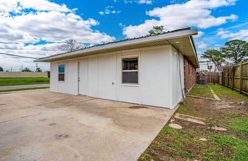 Kenner - Louis Armstrong International Airport House | Charming 3-bedroom house with AC and WiFi in awesome Kenner