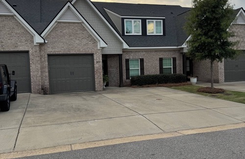 Auburn House | Charming 3-bedroom townhome with WiFi and AC in Auburn