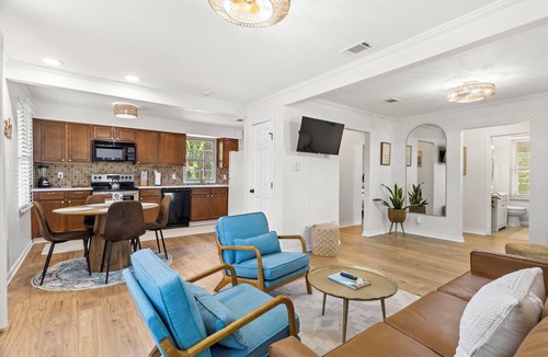 Mississippi City House | Charming 3-bedroom house with AC, WiFi, Fire Pit, Grill, 5 minute walk to beach!