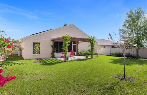 Haines City House | Charming 3-bedroom house in fantastic Haines City with WiFi, AC, near Disney
