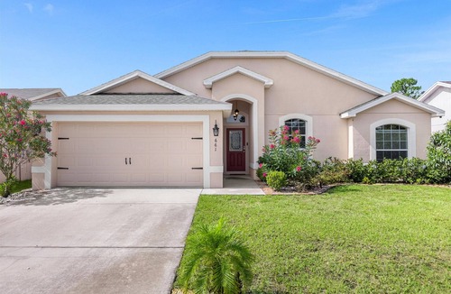 Haines City House | Charming 3-bedroom house in fantastic Haines City with WiFi, AC, near Disney