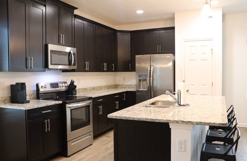 Jacksonville House | Charming 3-bedroom house in Jacksonville with AC and WiFi