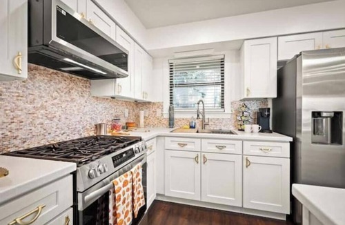 Englewood Cottage | Charming 3-bedroom cottage in wonderful Jacksonville with AC