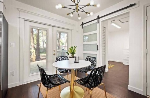 Englewood Cottage | Charming 3-bedroom cottage in wonderful Jacksonville with AC