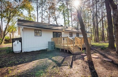 Englewood Cottage | Charming 3-bedroom cottage in wonderful Jacksonville with AC