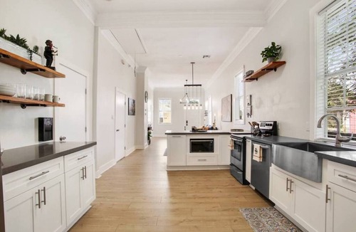 Seventh Ward House | Charming 3BR Treme home with patio. Sleeps 6, Wi-Fi, laundry, walk to French Quarter & Fair Grounds