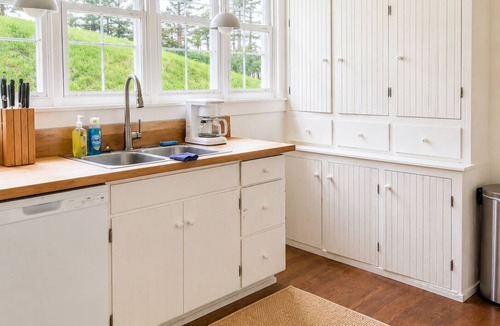 Harbor Springs House | Charming 4-bedroom house in downtown Harbor Springs with water views and AC