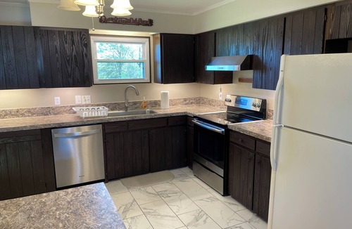 Saint Rose House | Charming 4BR home with many extras in a quiet neighborhood 30 min from downtown.