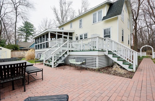 New Buffalo House | Charming 8 Bedroom Home And Coach House ~ Great for Summer Getaways!