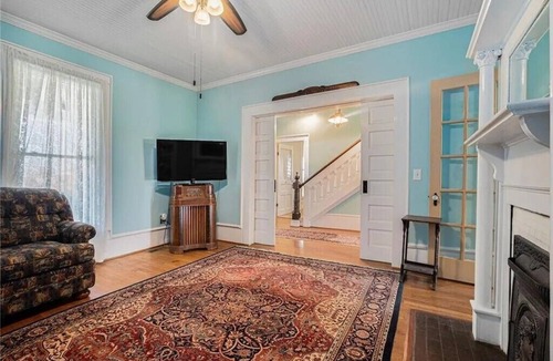 Hartwell House | Charming 8-bedroom home in Hartwell, 5 minutes from Cateechee Golf Club!