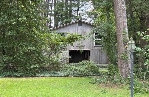 Redlick House | Charming barn with AC in Simms - Perfect for a secluded cozy getaway.