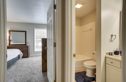 Mid City South Condo | Charming Baton Rouge Retreat w/ Community Pool!